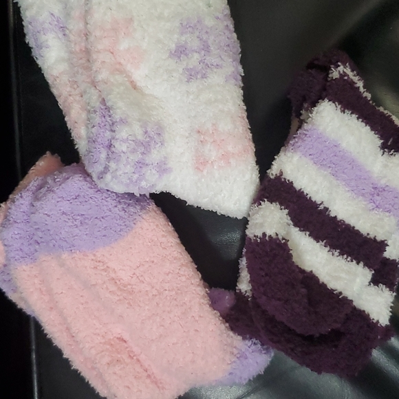 💙 4/$20  Pairs of Soft Fluffy Warm Socks - Picture 3 of 4